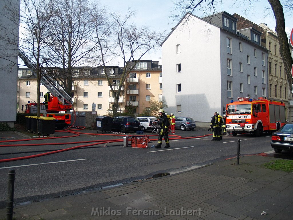 Dachgeschossbrand Koeln Muelheim Duennwalderstr  101.JPG
